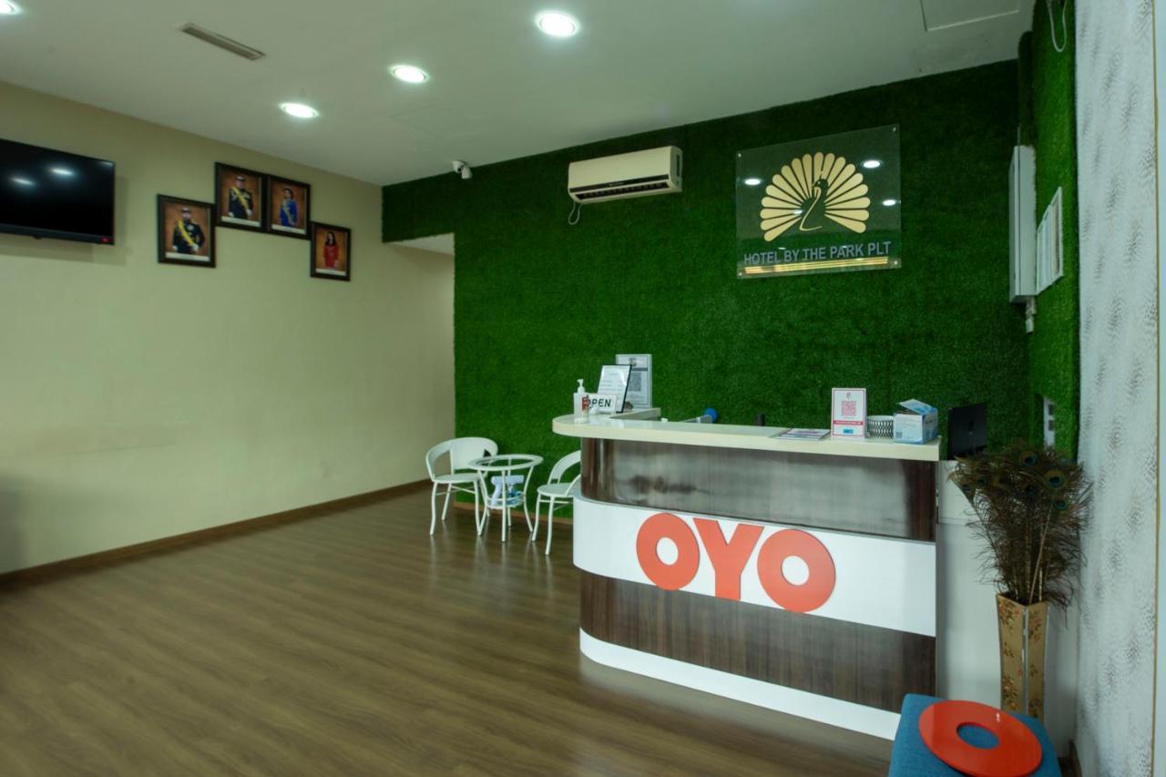 Oyo 90231 Hotel By The Park Plt Johor Bahru Exterior photo